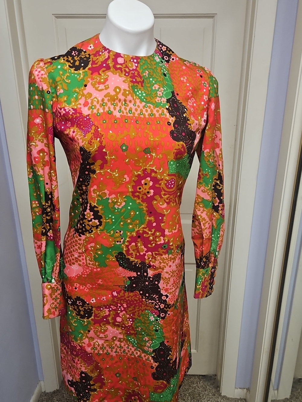 1960s Vibrant Groovey  Multicolor Long-Sleeve Shift Dress
